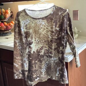 Women’s size 6 Zenergy by Chicos (size 3) long sleeve top